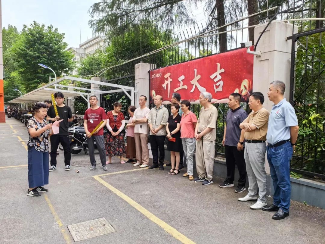 两年艰辛，两栋楼终迎电梯！徐汇区龙华街道居民如何化解重重阻力？  第3张