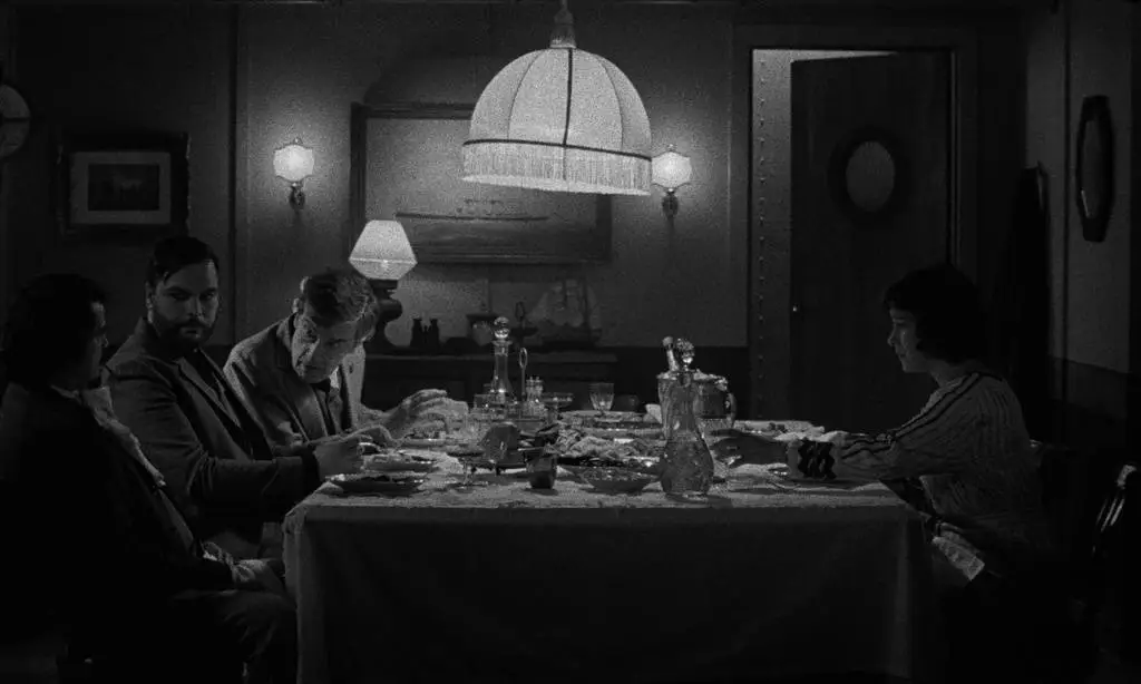 葡萄牙鬼才导演米格尔·戈麦斯凭借壮游摘得戛纳最佳导演奖，这部影片为何如此独特？  第5张
