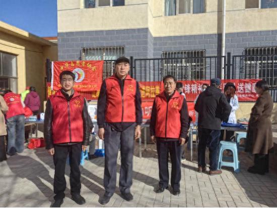 雷锋精神在行动！巴彦浩特工区如何解决菜农滞销难题，暖心送菜进社区？