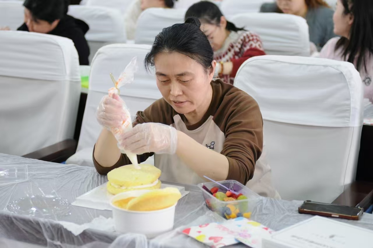 女干警变身甜点大师，这个三八节她们如何绽放芳华？  第4张