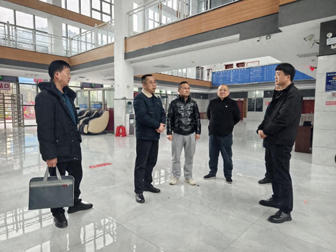 黔东南州交通运输局如何确保2025年全国两会期间交通安全？