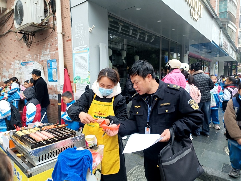 三穗县如何保障校园周边食品安全？这200份承诺书告诉你  第2张