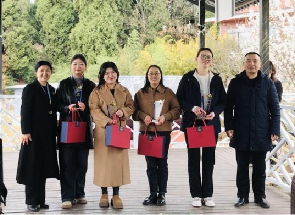 书香与花香交融，女职工如何在这场活动中实现心灵的蜕变？  第3张