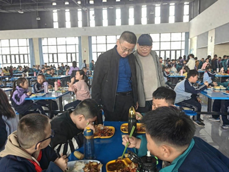 阿拉善高新区校园食品安全大升级！领导陪餐制度让满意度100%  第1张