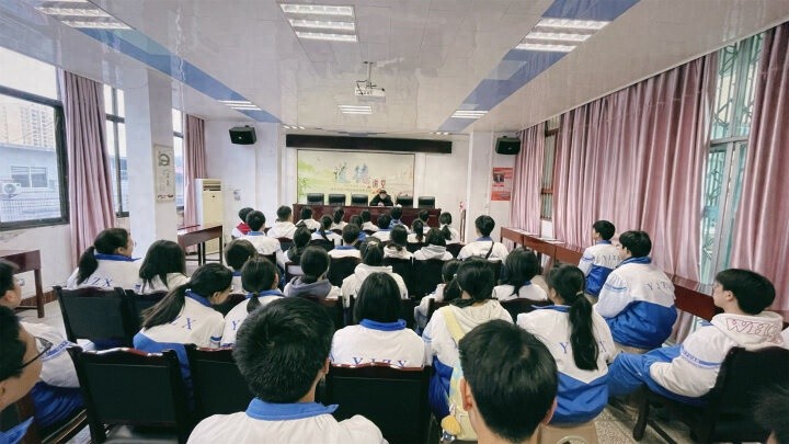 青春力量如何点亮印江文明城市？50名中学生用行动告诉你