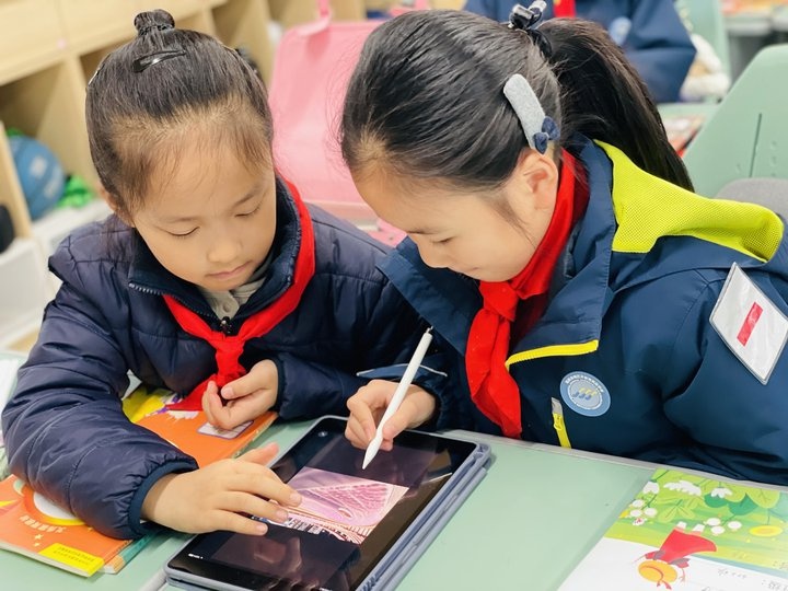 AI技术如何让未绽的花海提前绽放？杭州市钱江外国语实验学校的同学们带你体验自然与科技交织的梦幻之旅  第2张