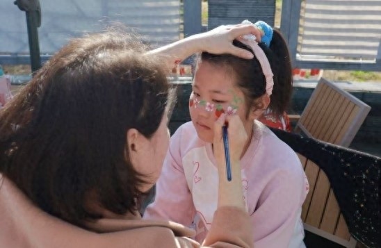 彩绘达人胡红霞亲授渐变技巧，让你的妆容瞬间生动逼真