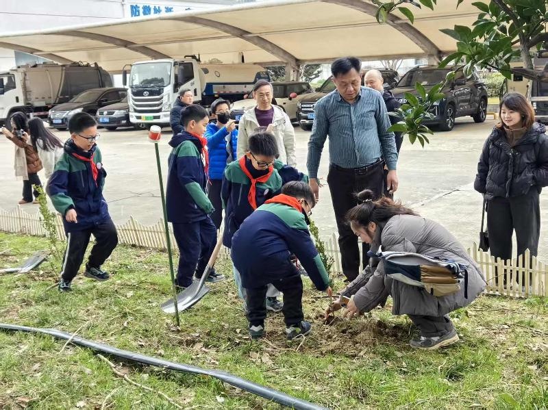 小手拉大手，共筑绿色梦！这场植树节活动为何让孩子们如此难忘？  第2张