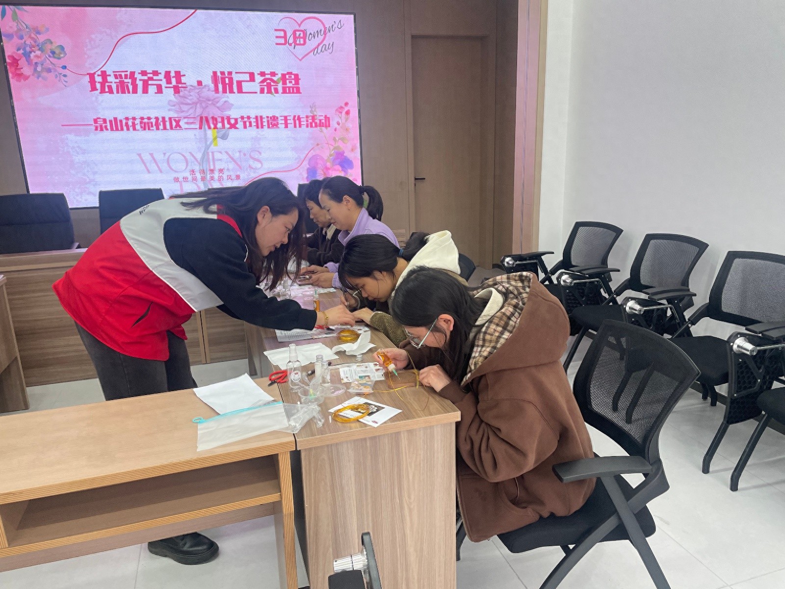 你知道吗？这些女性用指尖演绎600年非遗技艺，惊艳了整个下午