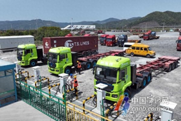 宁波至义乌新能源重卡线路开通！300辆纯电动车集卡上路，国内首条绿色运输线震撼来袭  第1张