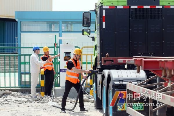 宁波至义乌新能源重卡线路开通！300辆纯电动车集卡上路，国内首条绿色运输线震撼来袭  第2张