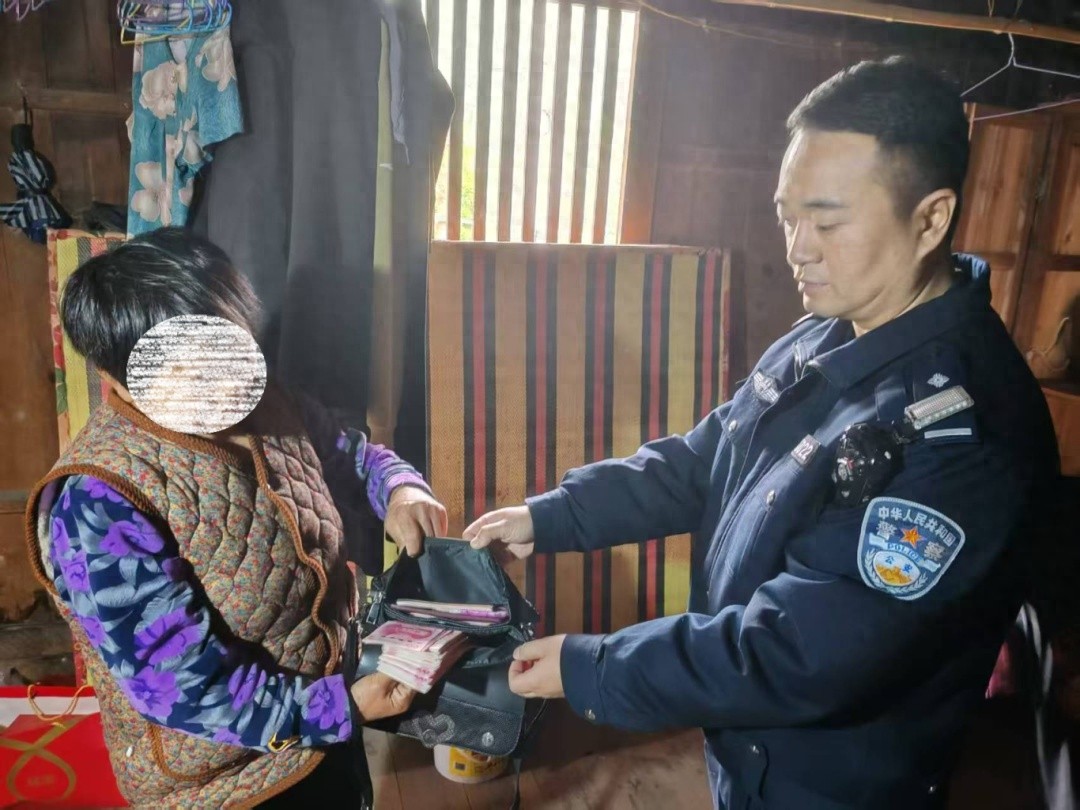 暖心警事！春意渐浓时，他们如何用30分钟找回村民12000元救命钱？
