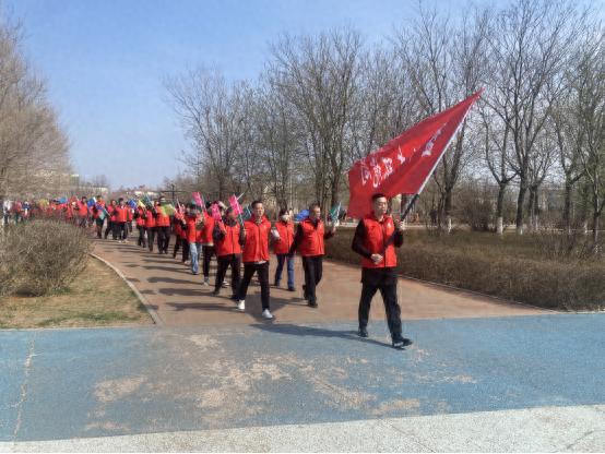 四月芳菲醉，满园春色新！盘锦市民为何纷纷加入这场绿色风暴？