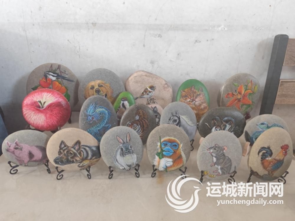 石头上的生肖竟能如此栩栩如生？这位村民的创意让人惊叹  第1张