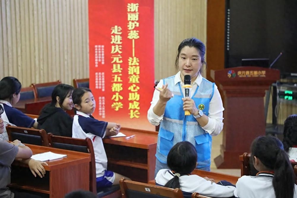 小学生竟被这样教育保护自己，你敢相信吗？
