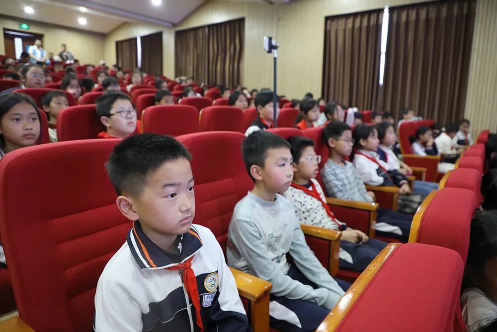 小学生竟被这样教育保护自己，你敢相信吗？  第2张