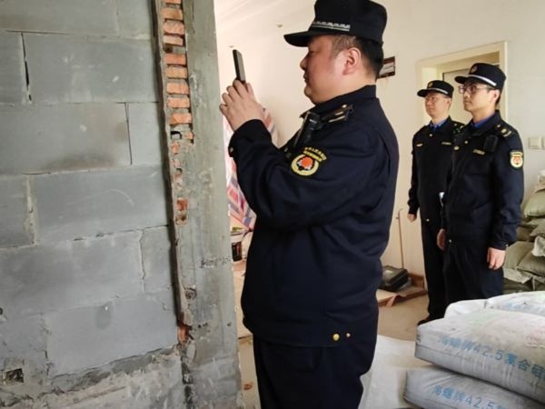 装修擅自拆烟道，楼下住户遭殃！你家装修踩雷了吗？