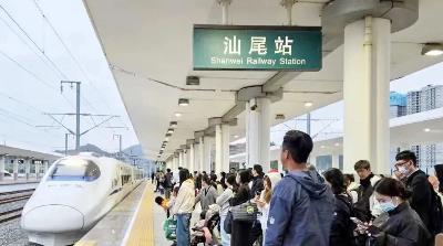 清明假期铁路客流爆棚！广汕汕高铁日均发送7.24万人次，你抢到票了吗？