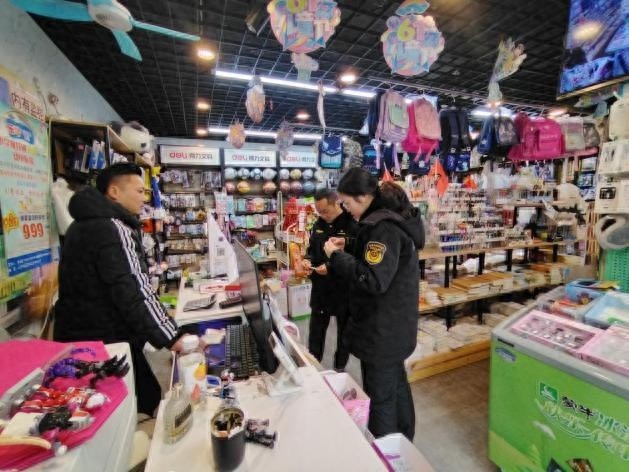 南京六合区如何守护师生舌尖安全？三查三看筑牢食品安全防线  第1张