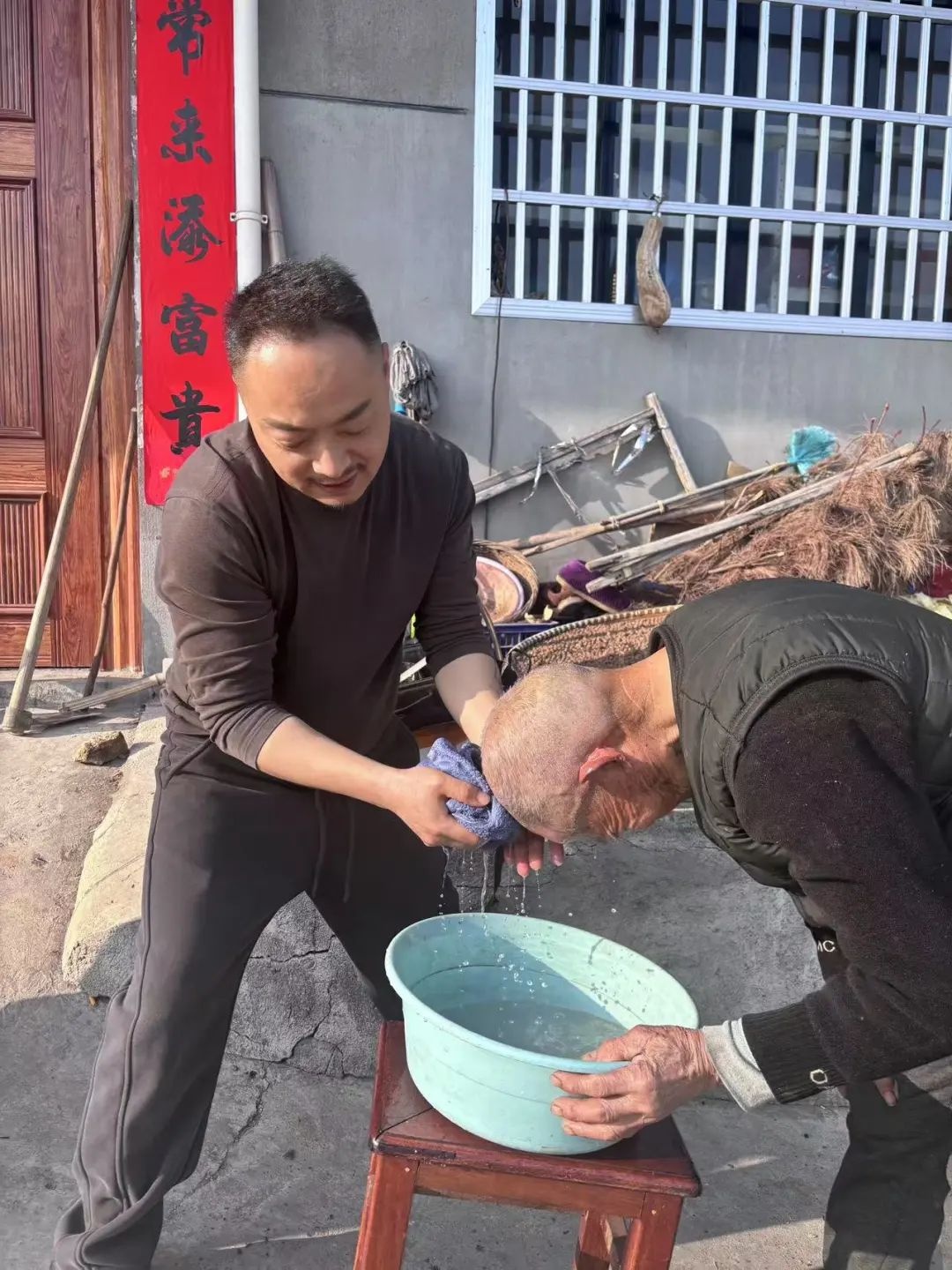 陌生人不求回报善举！素不相识为何如此？必须曝光  第6张