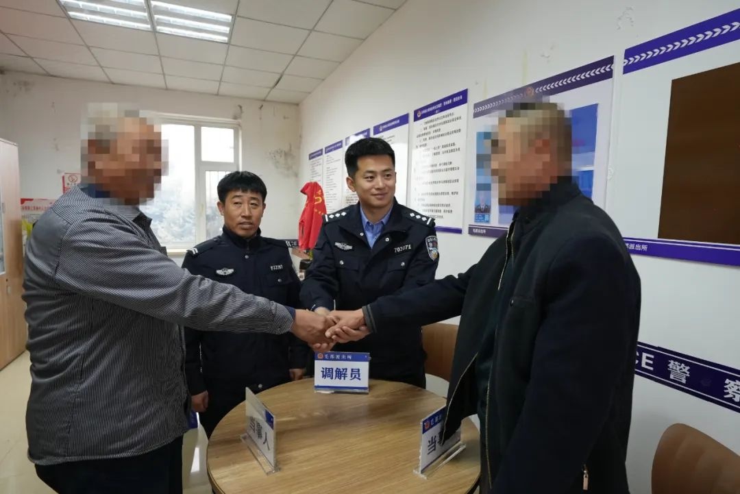 90后民警高平如何成为毛都站镇百姓心中的万事太平守护神？  第2张