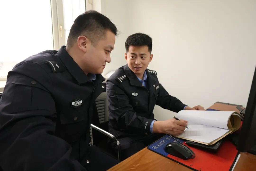 90后民警高平如何成为毛都站镇百姓心中的万事太平守护神？  第3张