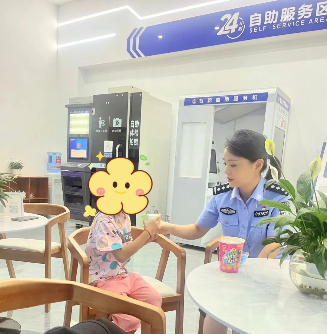 从梦想穿上母亲神气的制服，到传承荣光，这背后藏着怎样的故事？  第2张