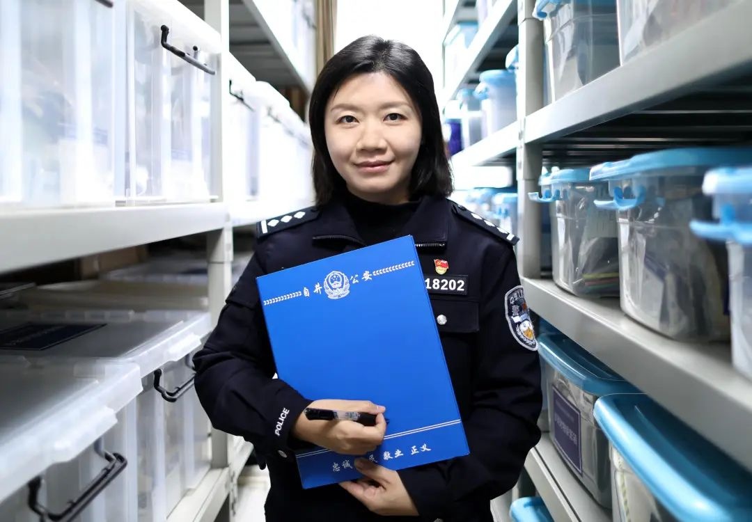 从梦想穿上母亲神气的制服，到传承荣光，这背后藏着怎样的故事？  第5张