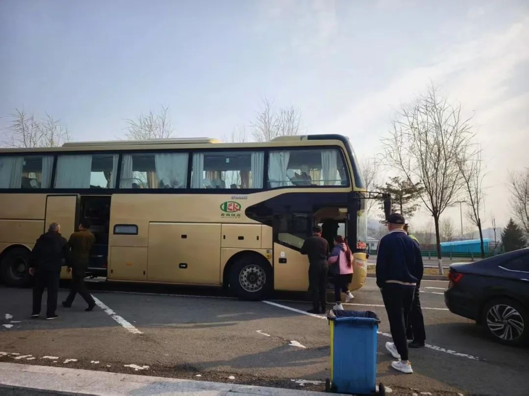 突发！珲乌高速客车油管脱落，民警紧急护送乘客？  第3张