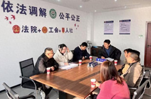 劳动争议仲裁院调解室的温情一幕！这是你印象中的仲裁场景？