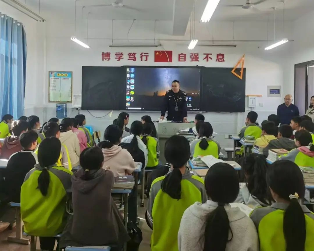 违法不一定是犯罪？贵安新区这堂法治课让学生们大开眼界  第2张
