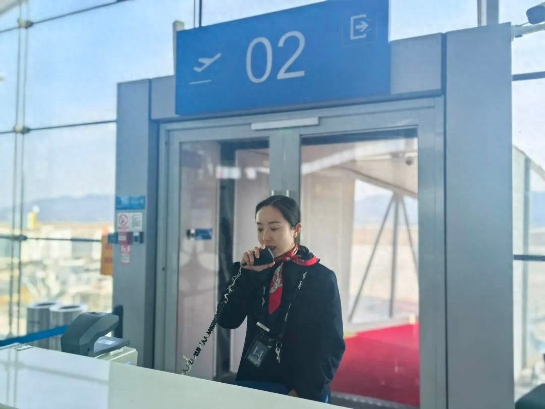 大雪阻归途，武当山机场如何成为83名旅客的温暖港湾？