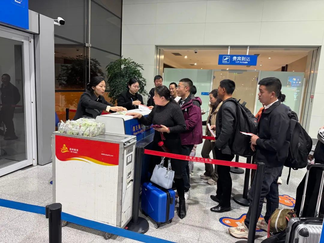大雪阻归途，武当山机场如何成为83名旅客的温暖港湾？  第2张