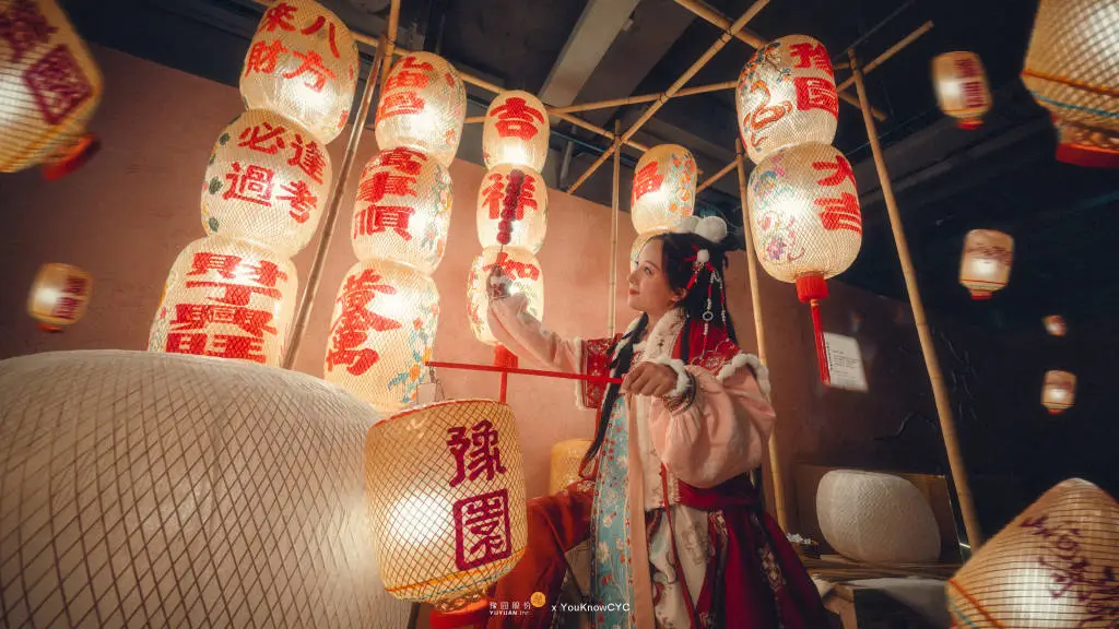 豫园灯会人潮爆棚，雨中赏灯为何依然如此火爆？  第17张