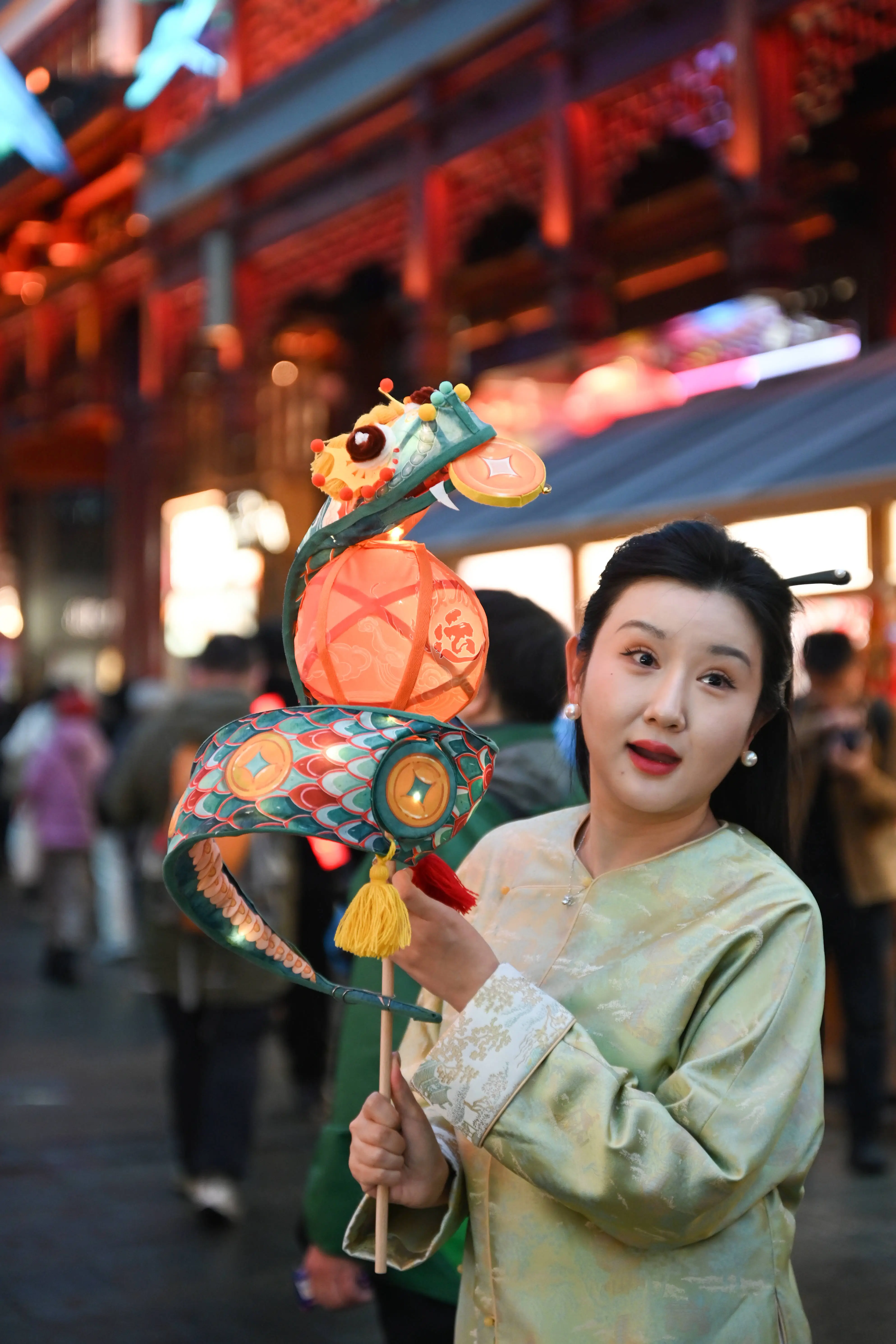 豫园灯会人潮爆棚，雨中赏灯为何依然如此火爆？  第7张