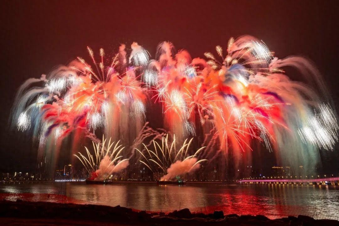 元宵夜，澳门烟花秀震撼来袭！珠海、横琴最佳免费观赏点，你准备好了吗？