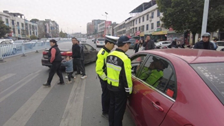 永兴交警春节大行动：无牌无证驾驶还敢上路？小心被查  第1张