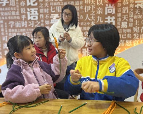 书香闹元宵，文化共团圆！七星区东江街道的居民们如何迎接佳节？