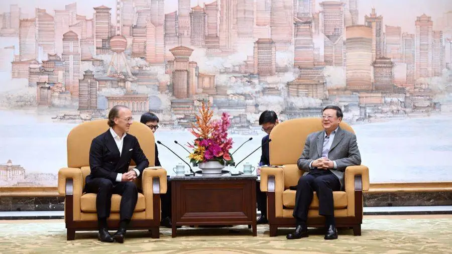 上海市委书记陈吉宁会见雅诗兰黛全球总裁，上海经济规模突破5万亿元！未来将如何引领中国式现代化？  第1张