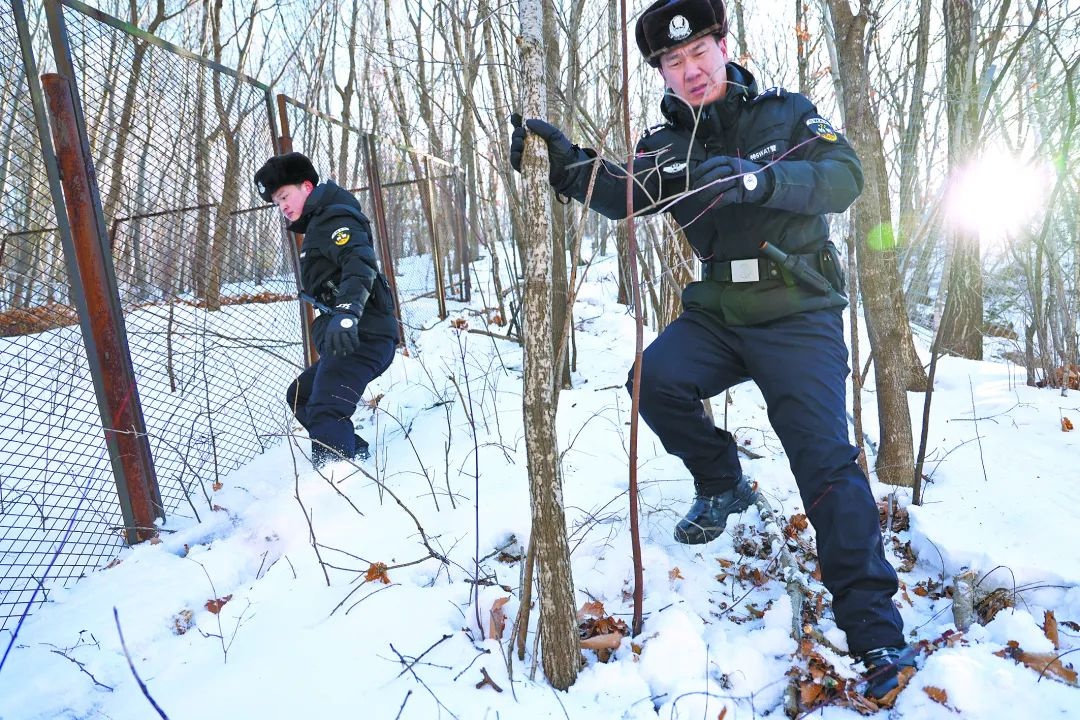 亚布力赛区惊现暖心一幕！外籍运动员证件丢失，民警几分钟火速解决  第2张