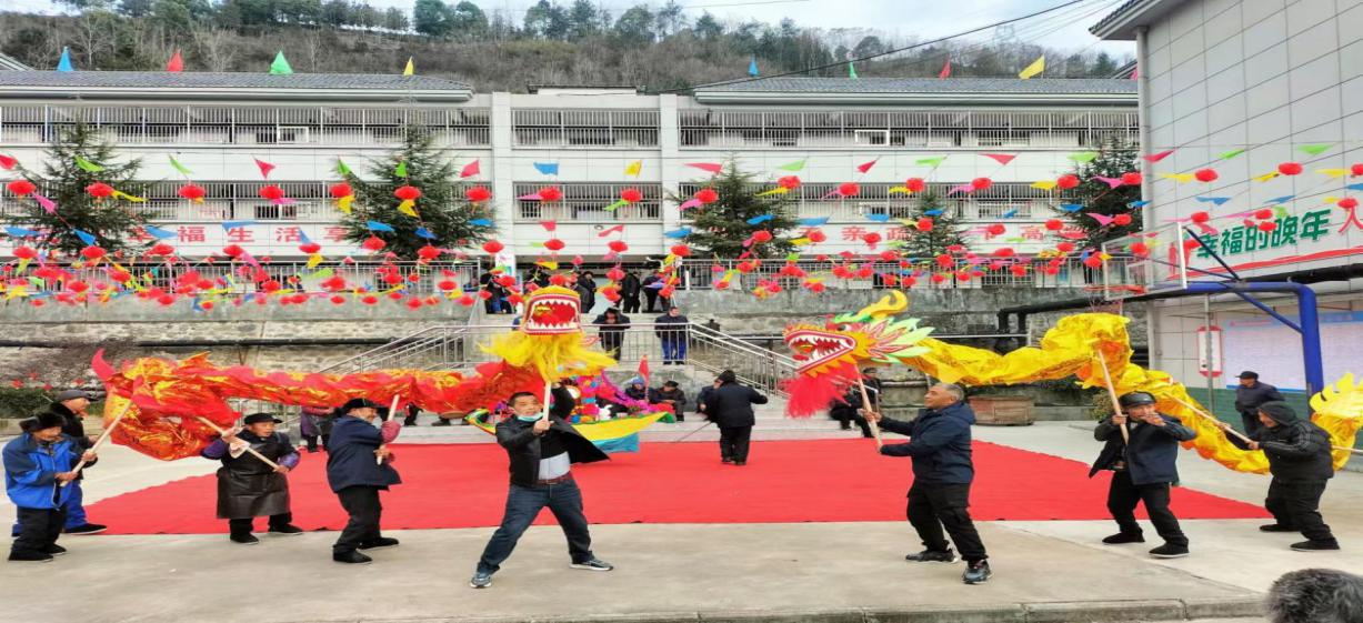元宵节敬老院里的温馨一幕：李奶奶为何笑得合不拢嘴？  第2张