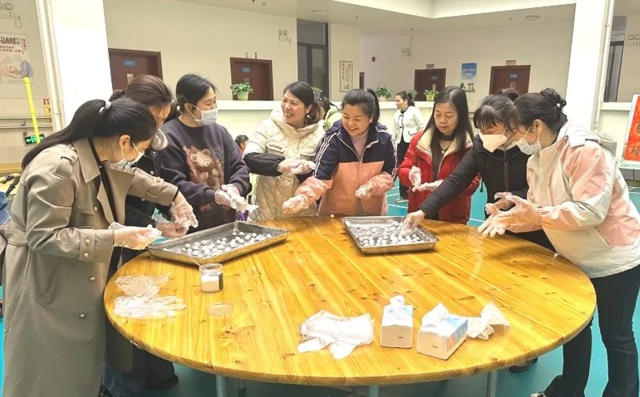 来宾市儿童福利院元宵节活动，孩子们如何创意制作灯笼和黏土画？温暖瞬间不容错过  第3张