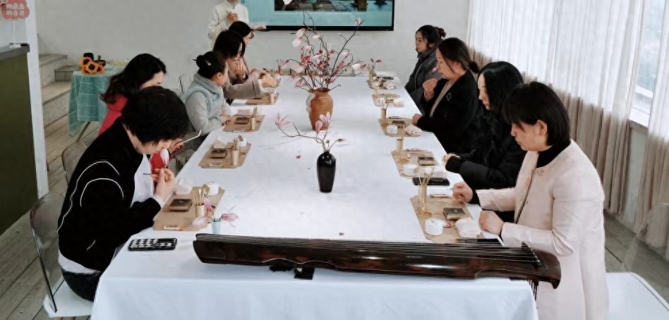 香遇女神，静听心音：篆香美学如何让女性生活焕然一新？