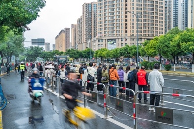 成都民乐地铁站换乘新体验：一分钟等车，通勤从此轻松