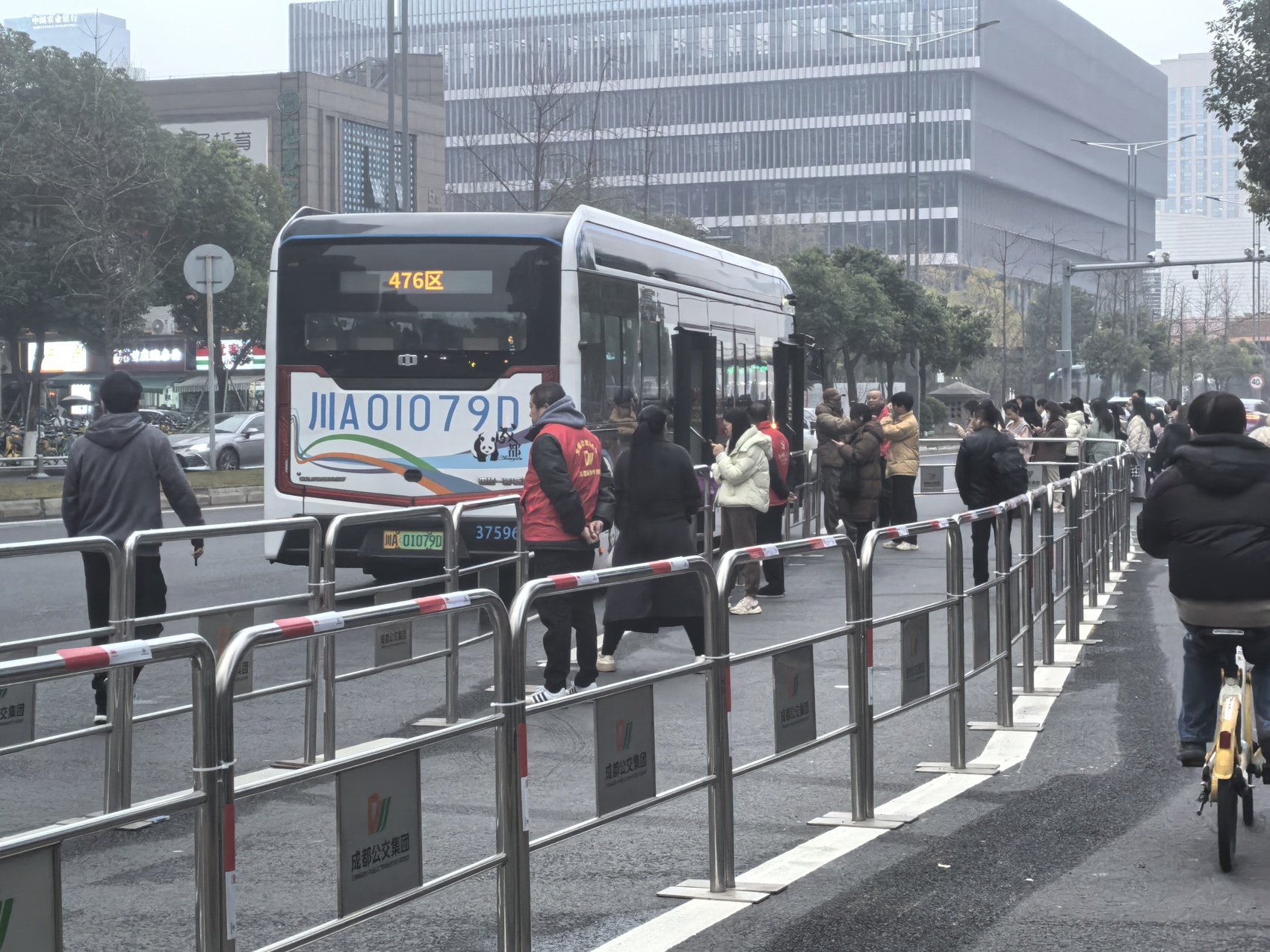 成都民乐地铁站换乘新体验：一分钟等车，通勤从此轻松  第3张