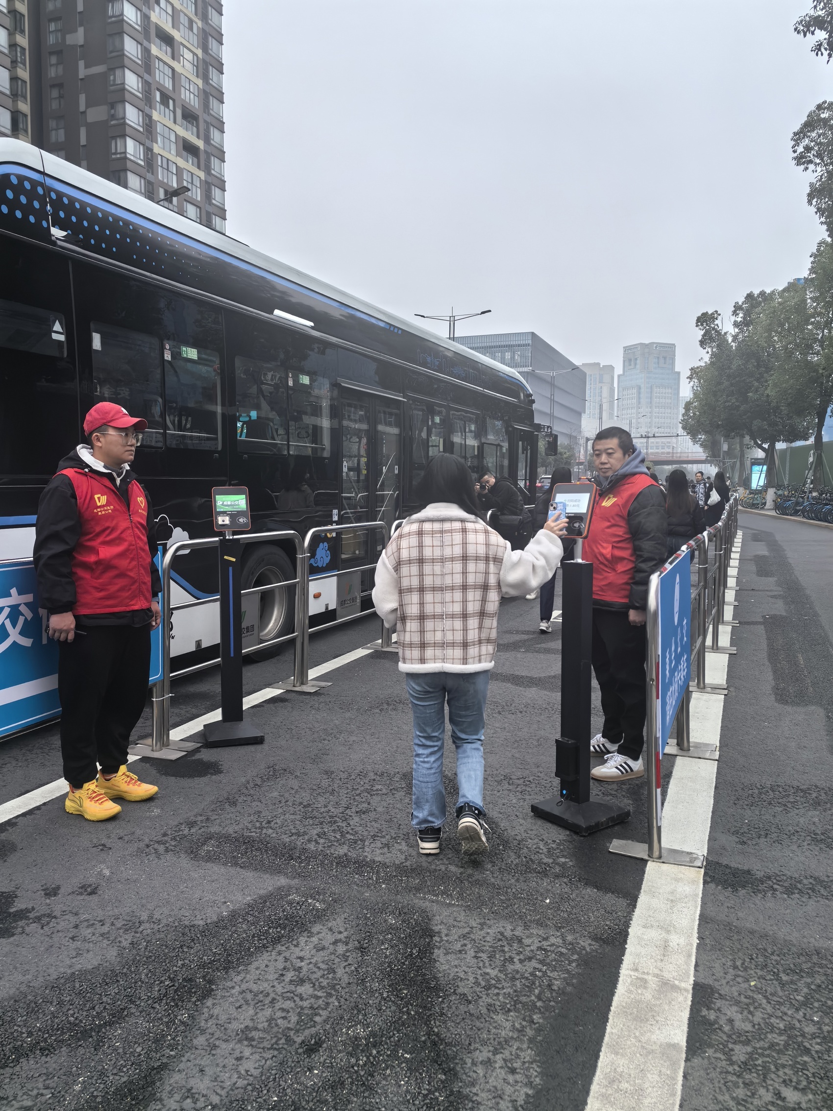成都民乐地铁站换乘新体验：一分钟等车，通勤从此轻松  第4张