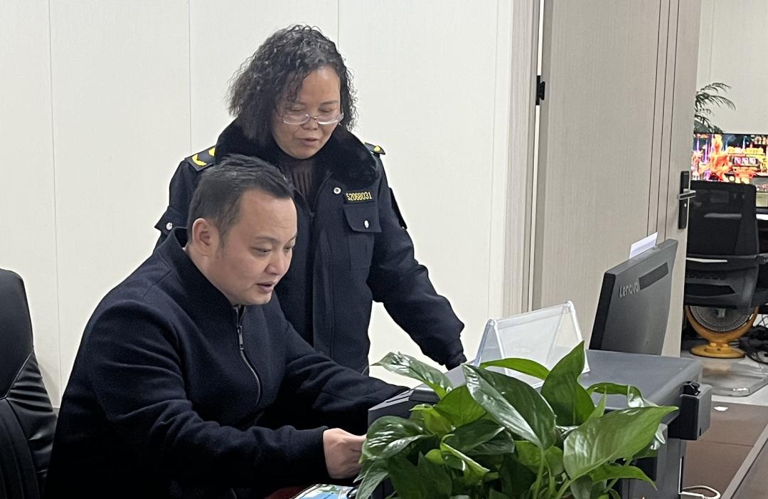 沿河政务服务中心为何频频收到锦旗？揭秘高效服务背后的暖心故事  第5张