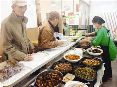 社区食堂让老人告别孤单餐桌，暖心服务你体验过吗？