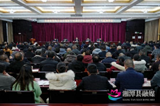校园食品安全问题频发，我们还能放心让孩子吃食堂吗？