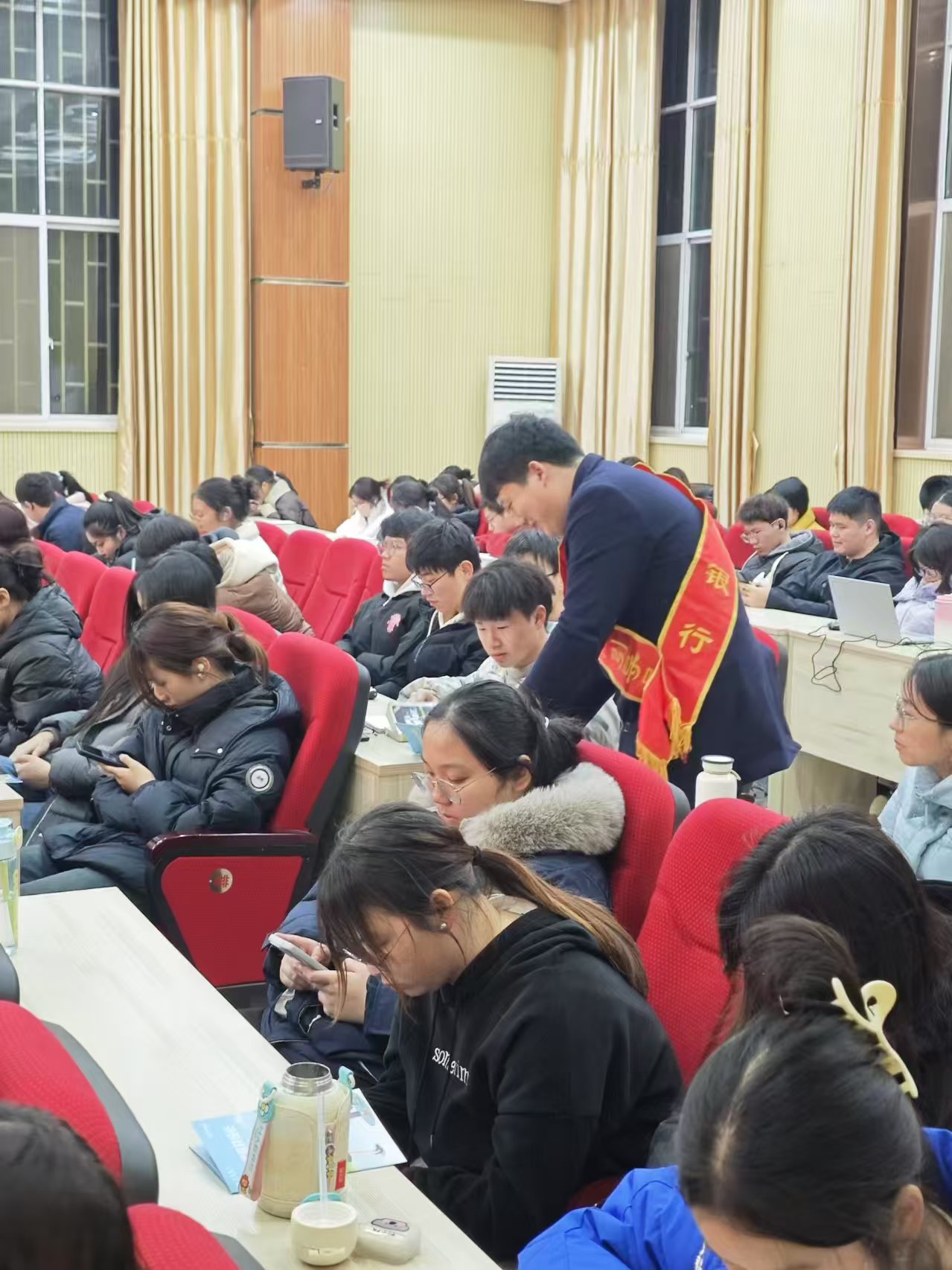 湖北工业大学200余名师生齐聚一堂，交通银行揭露金融诈骗真相！你还在被骗吗？  第2张